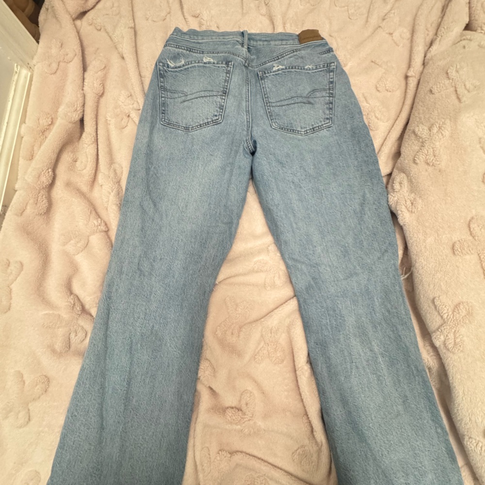 American Eagle Outfitters Light Blue Distressed Straight Leg Jeans - Picture 3 of 3